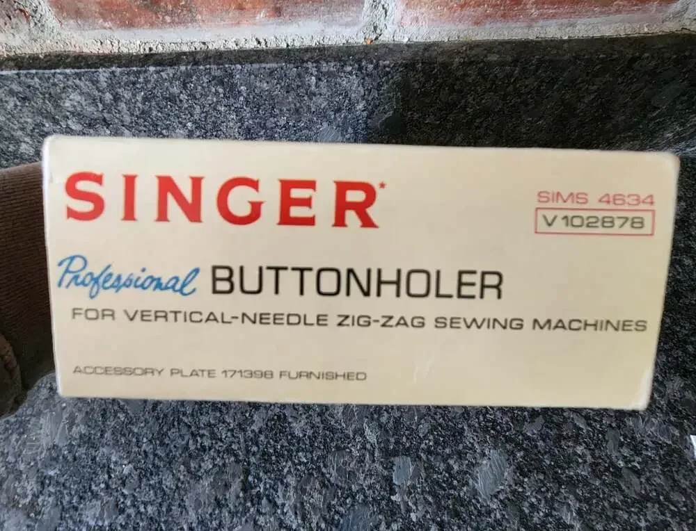 Professional Buttonholer By Singer w/Instruction Manual. Vintage 1973